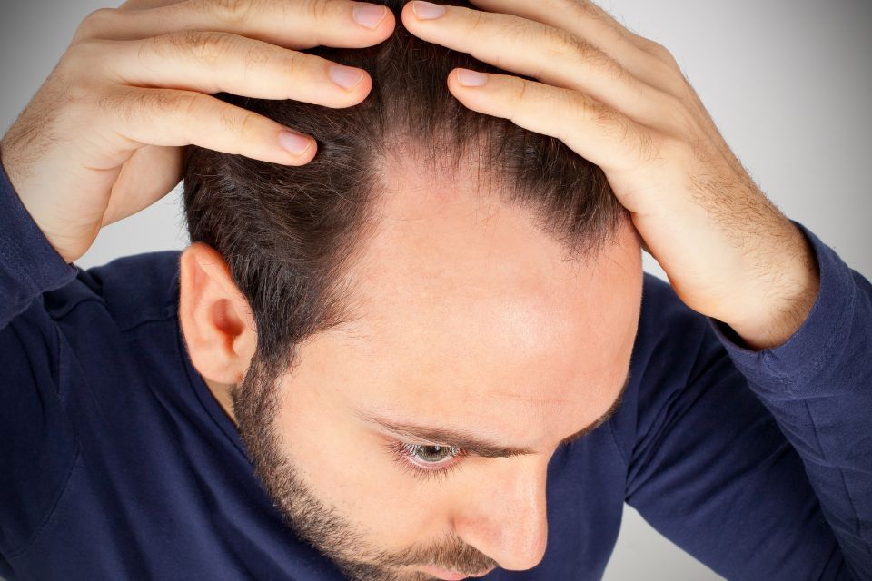 Favorisez une repousse de cheveux efficace avec la chromothérapie